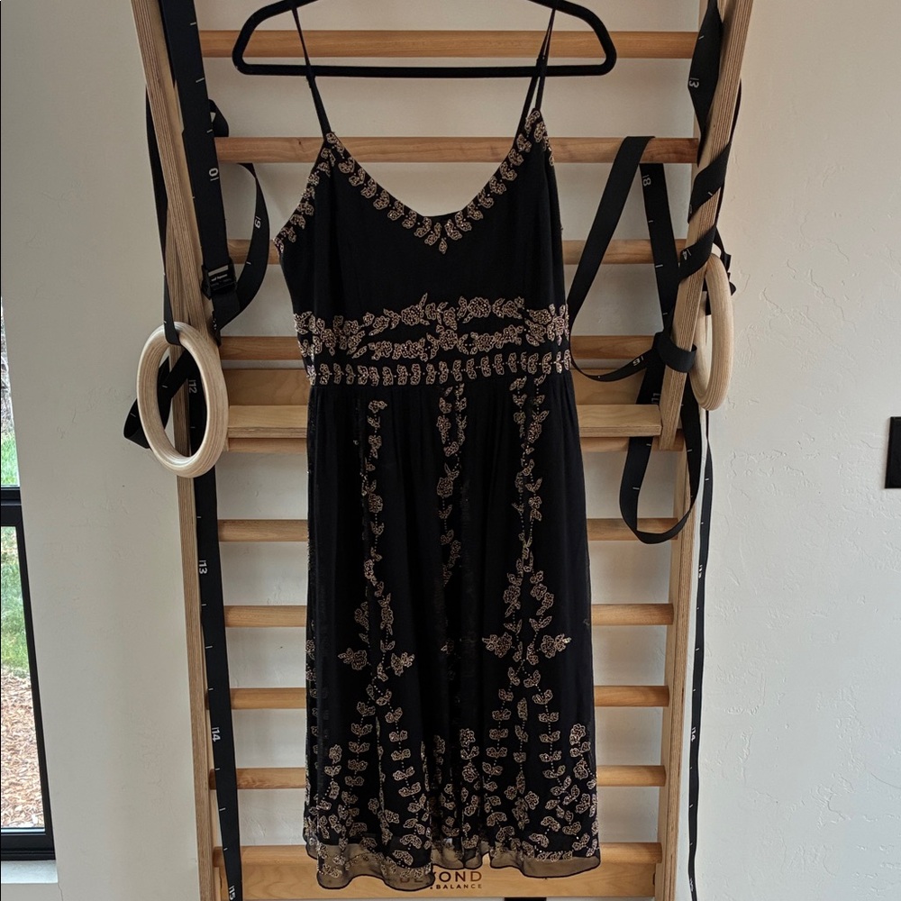 Adrianna Papell Black and Gold Dress